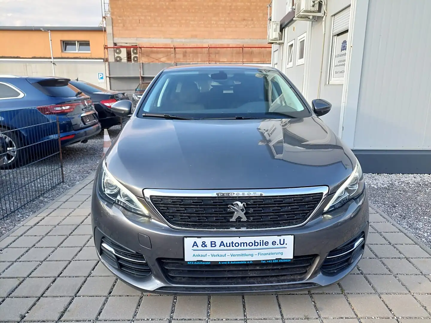 Peugeot 308 SW 1,5 BlueHDI 100 Allure S&S Grau - 2