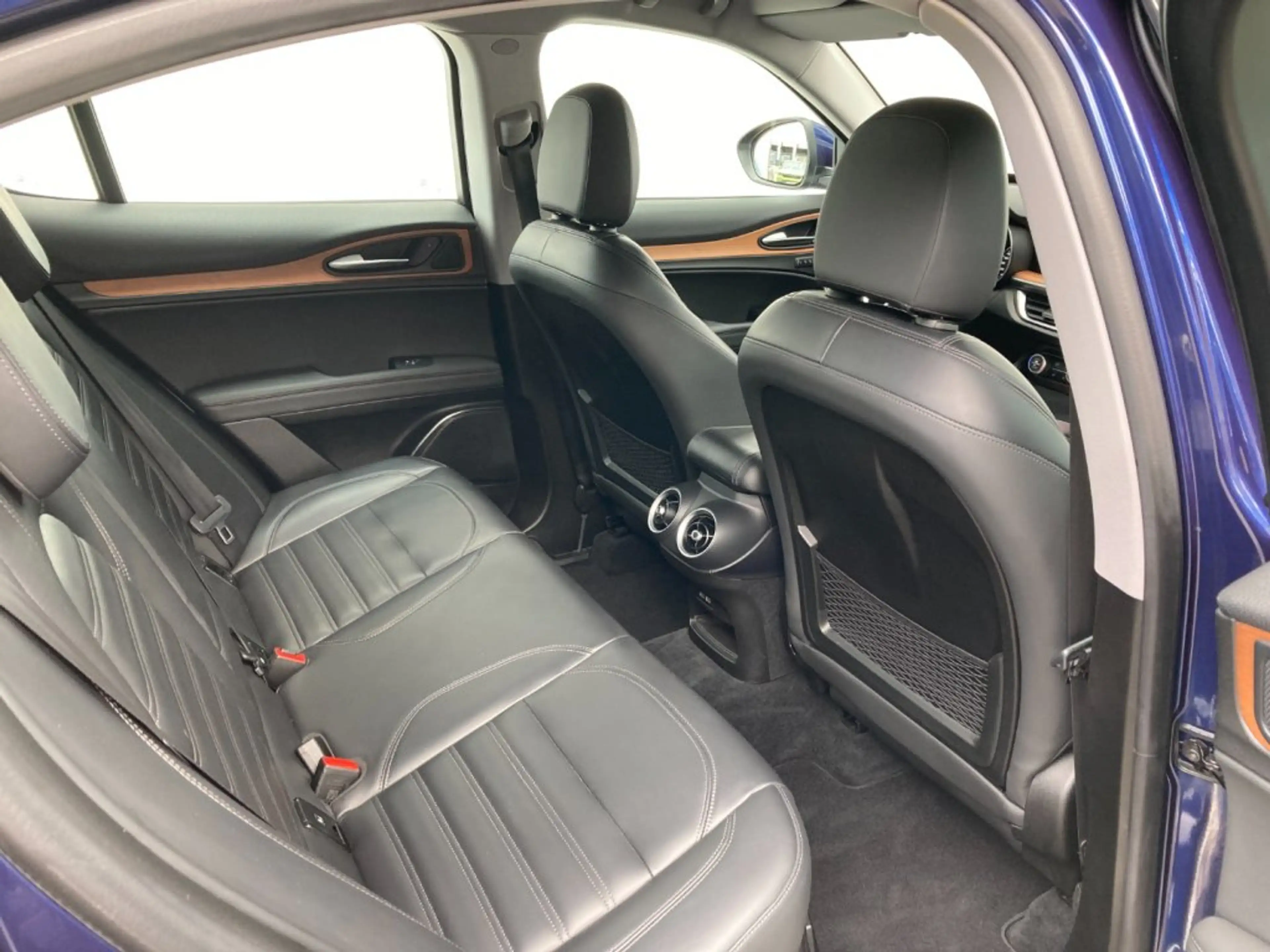 Alfa Romeo Stelvio Super 2.0 T BZ 280 PS AWD — photo 8
