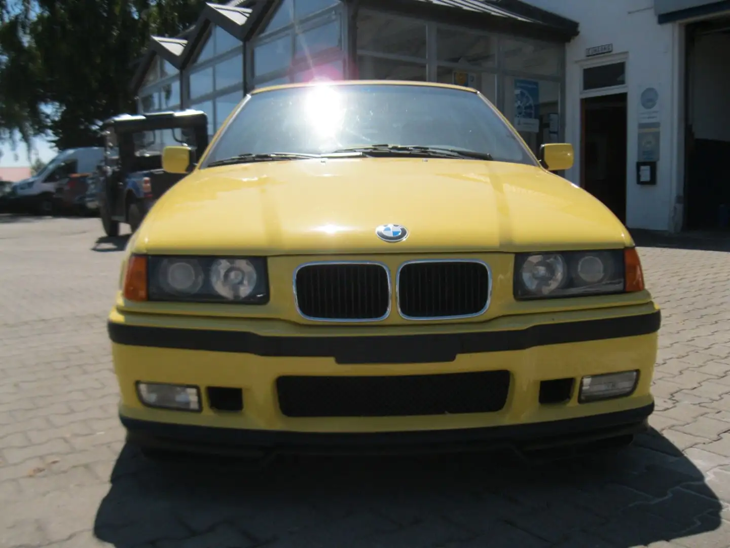 BMW 318 iS  M-Paket  Class II Sonderedition Gelb - 2