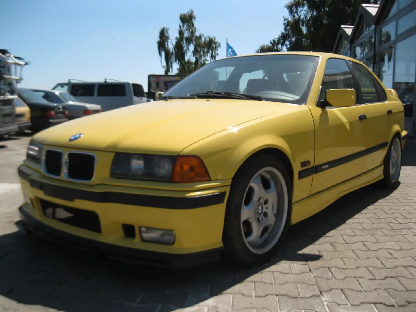 BMW 318 iS  M-Paket  Class II Sonderedition Gelb - 1