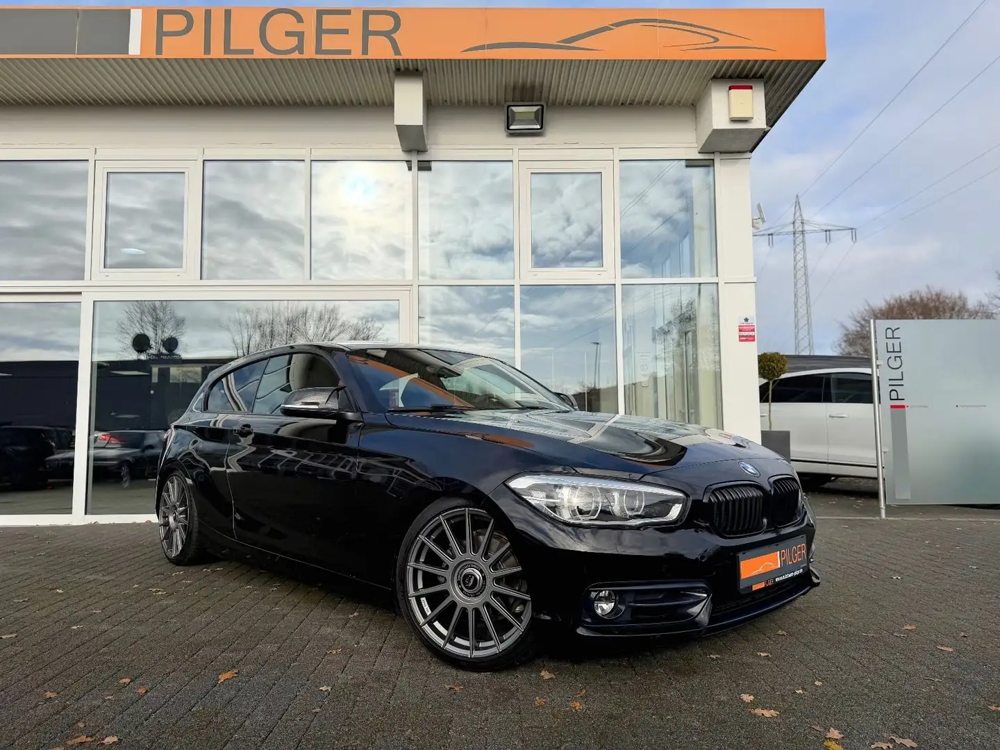 BMW 118 i SportLine*STGewindeFahrwerk*HiFi*Pdc*LED*BT Schwarz - 1