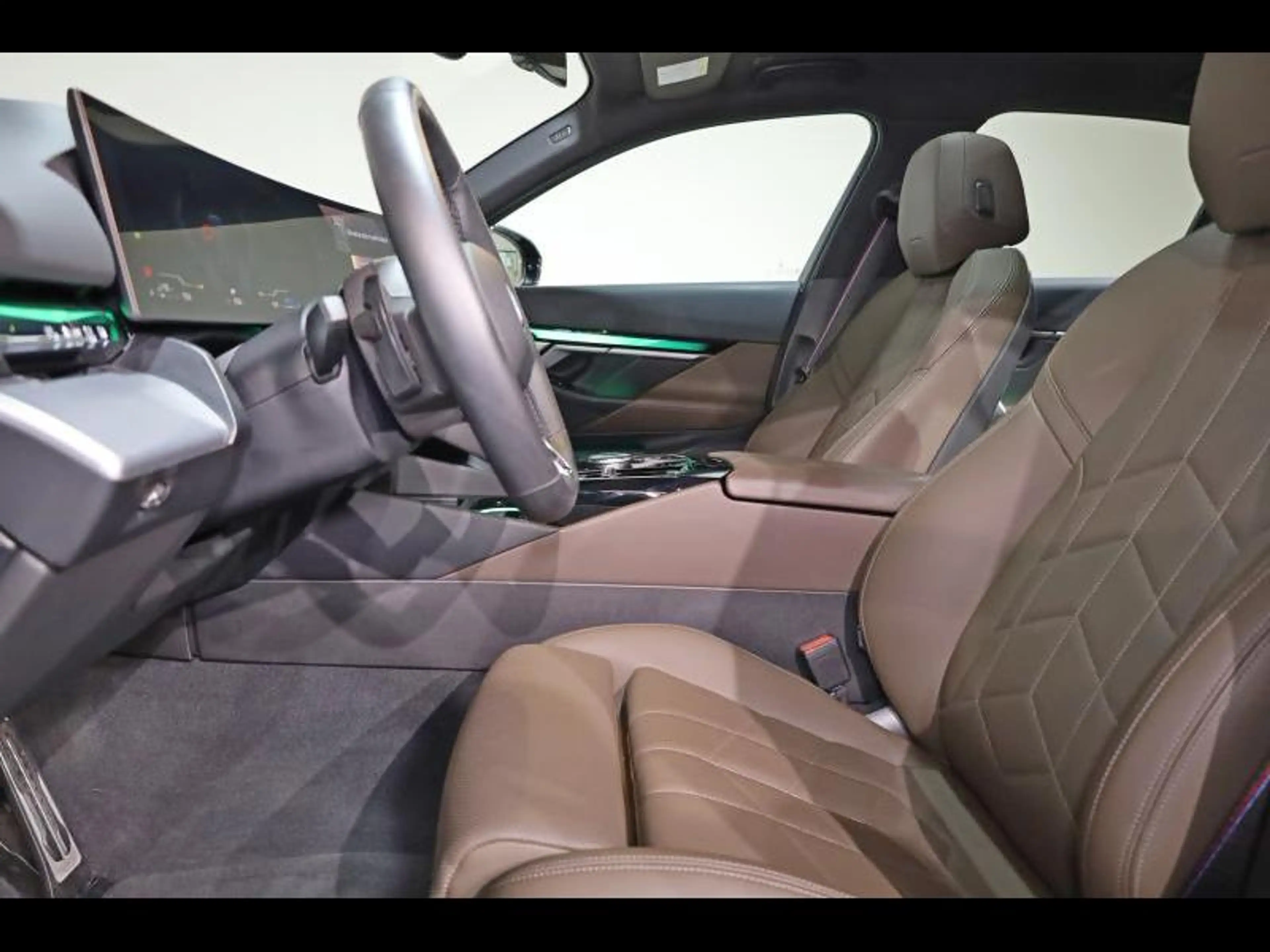 BMW 550 e xDrive Berline Kit M Sport — photo 9