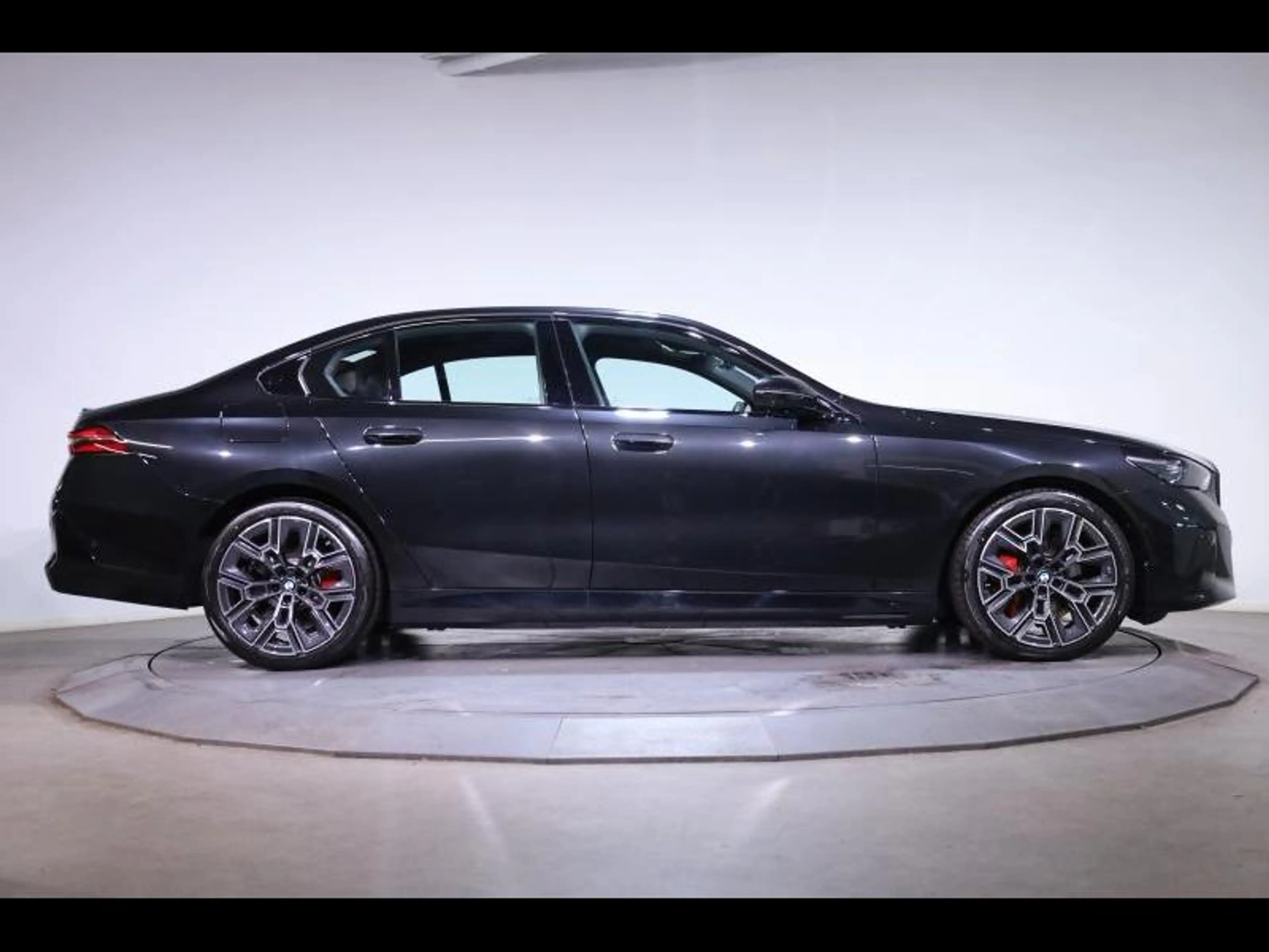 BMW 550 e xDrive Berline Kit M Sport — photo 3