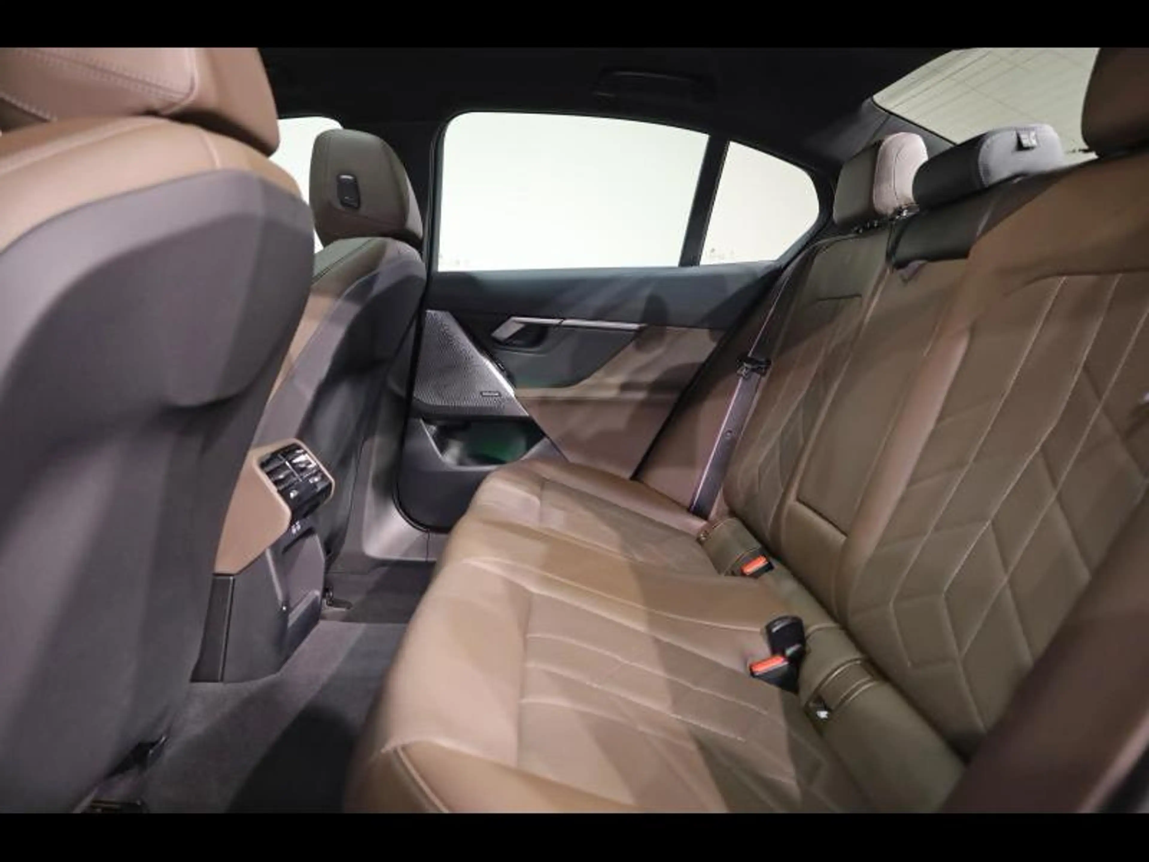 BMW 550 e xDrive Berline Kit M Sport — photo 10