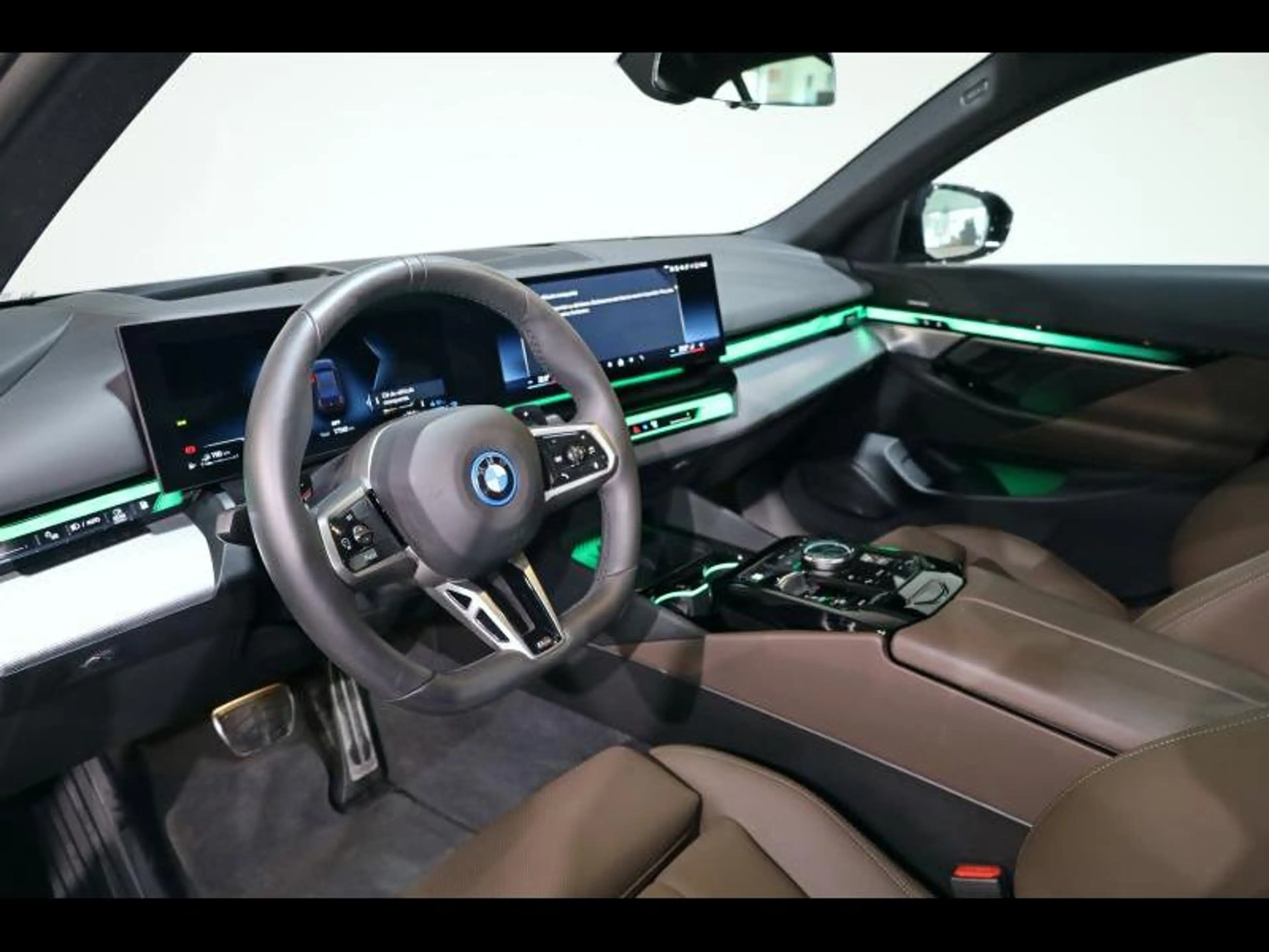 BMW 550 e xDrive Berline Kit M Sport — photo 6