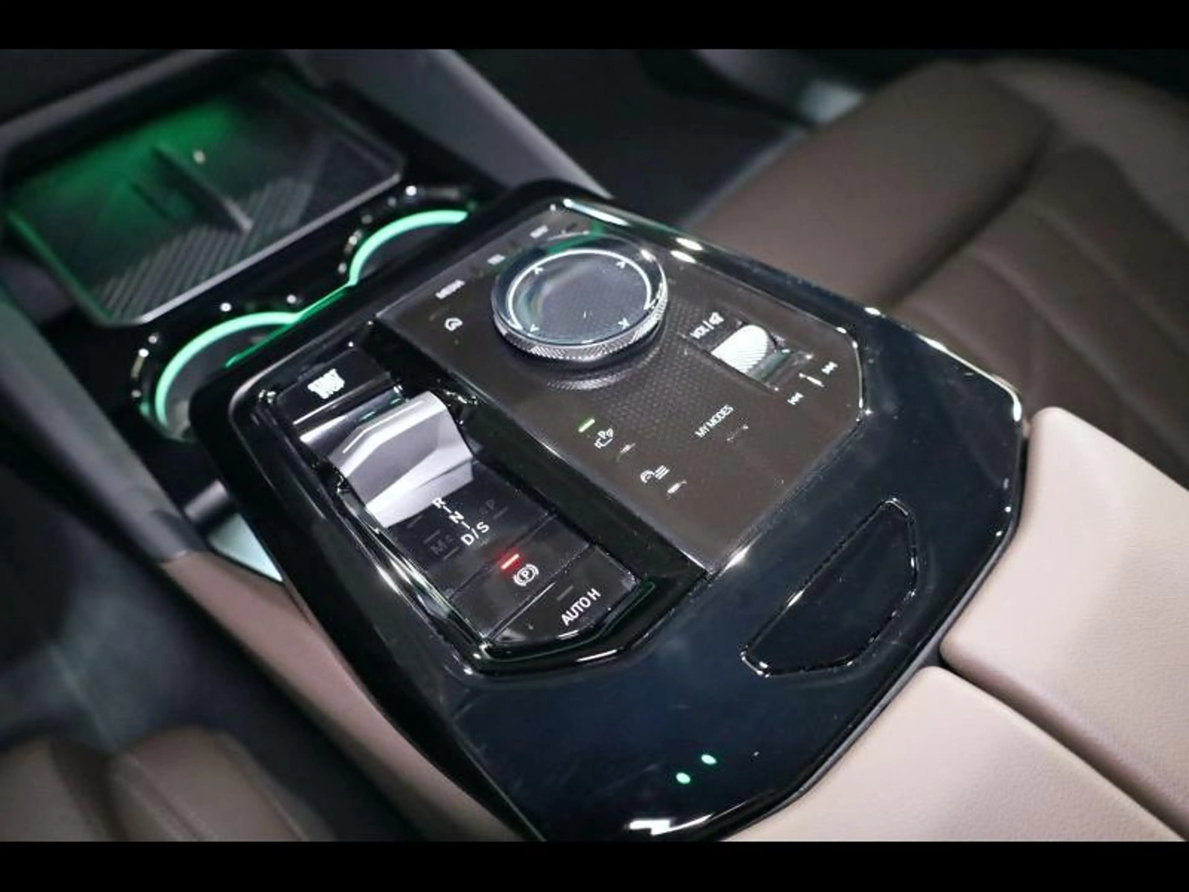 BMW 550 e xDrive Berline Kit M Sport — photo 13