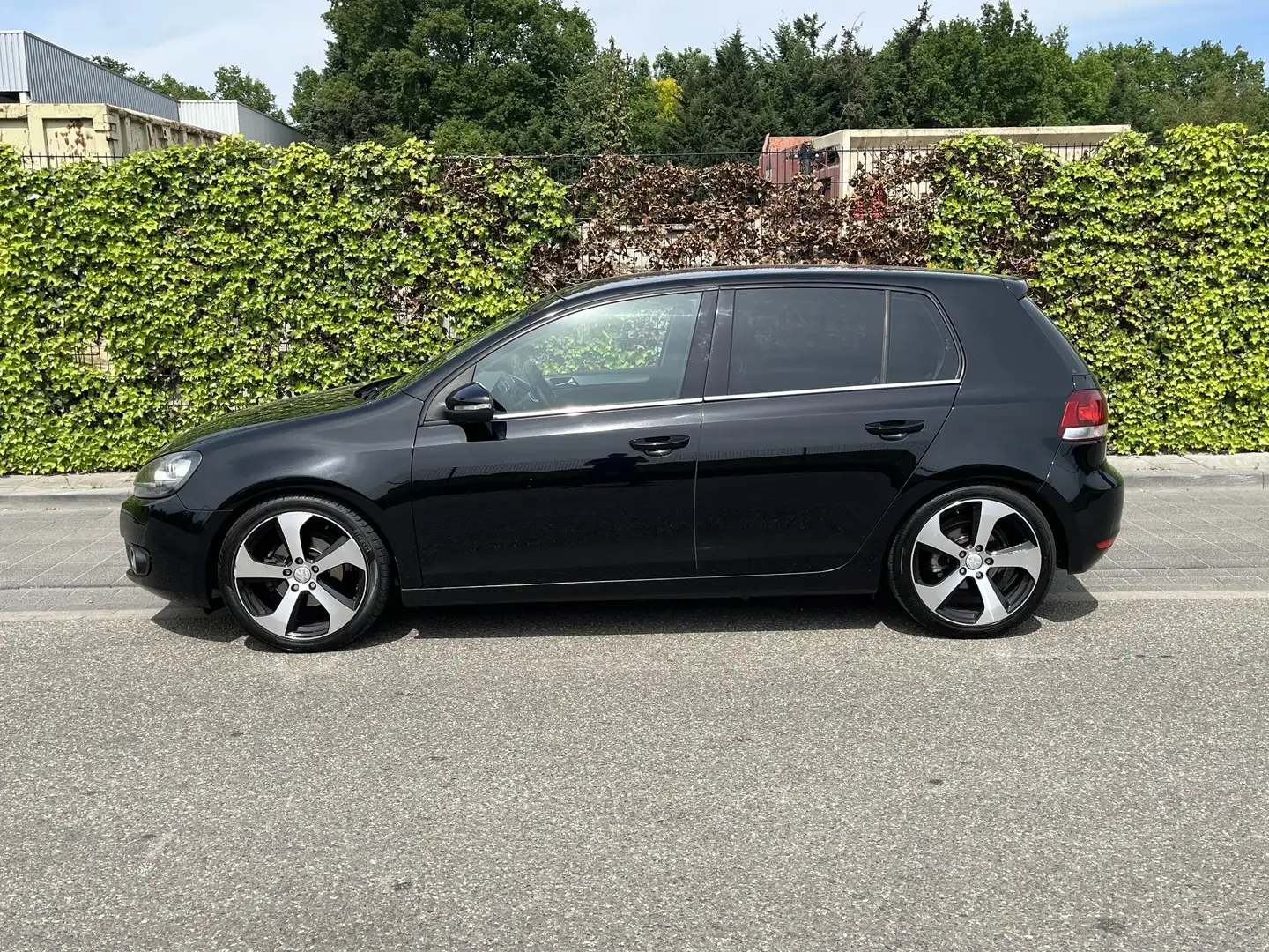 Volkswagen Golf 1.4 * Airco * Navi * Cruise * Apk 01-2026 Zwart - 2
