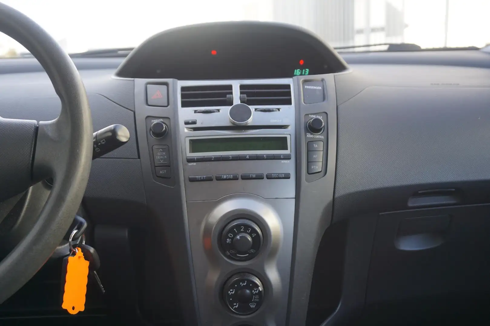 Toyota Yaris 1.0 VVTi 148600KM!! RIJKLAARPRIJS Grijs - 2