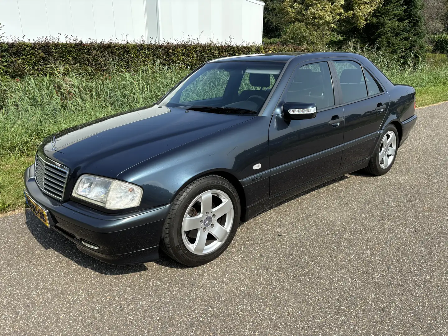 Mercedes-Benz C 180 Classic / ORG NEDERLANDS / 142dkm! NAP! Schwarz - 2