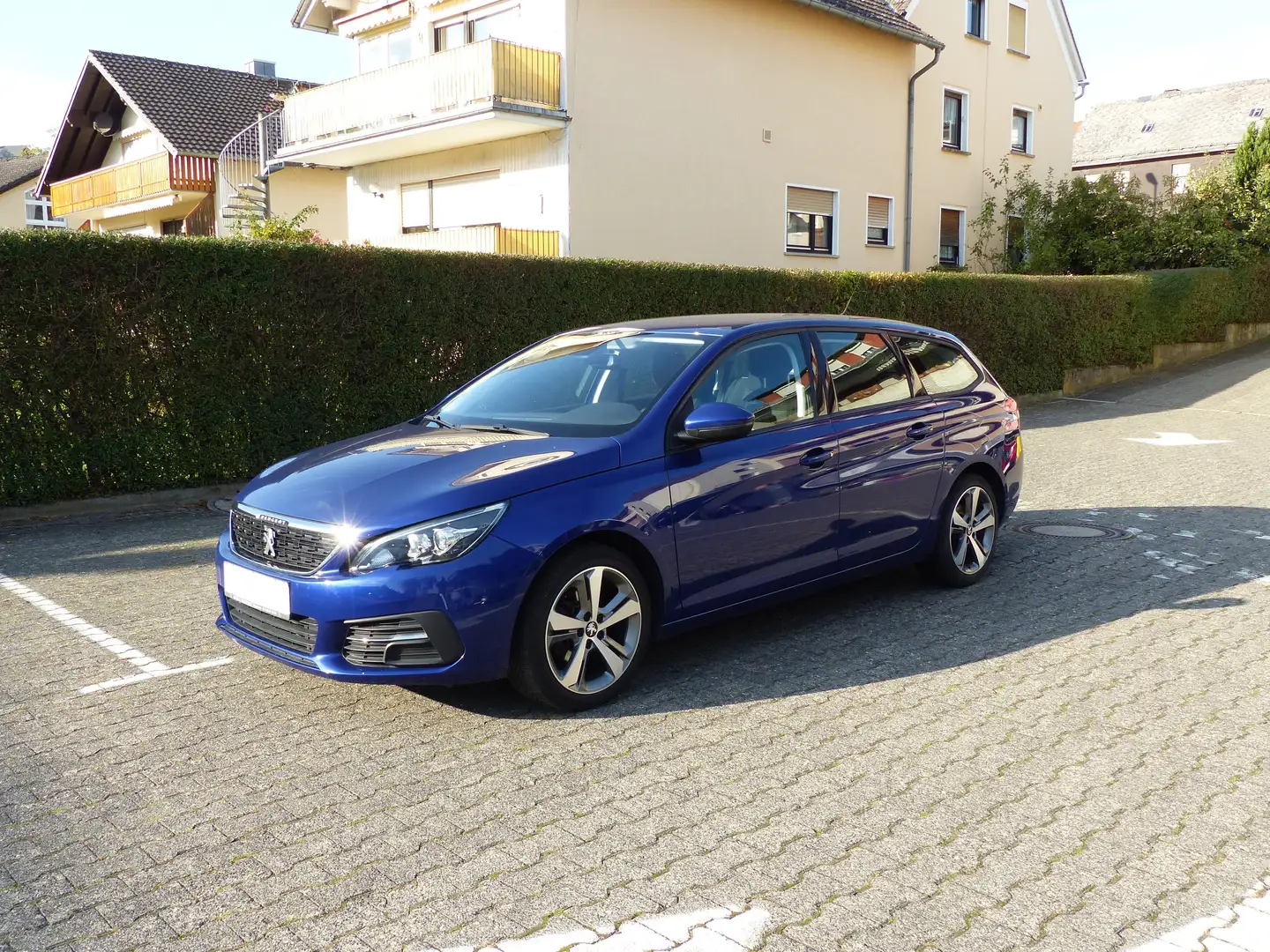 Peugeot 308 SW Active BlueHDi 130   NAVI Blau - 1