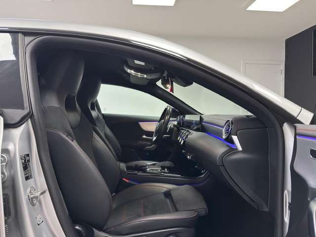 Mercedes-Benz CLA 180 — photo 12