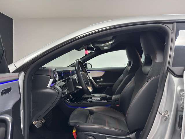Mercedes-Benz CLA 180 — photo 11