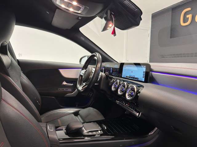 Mercedes-Benz CLA 180 — photo 13
