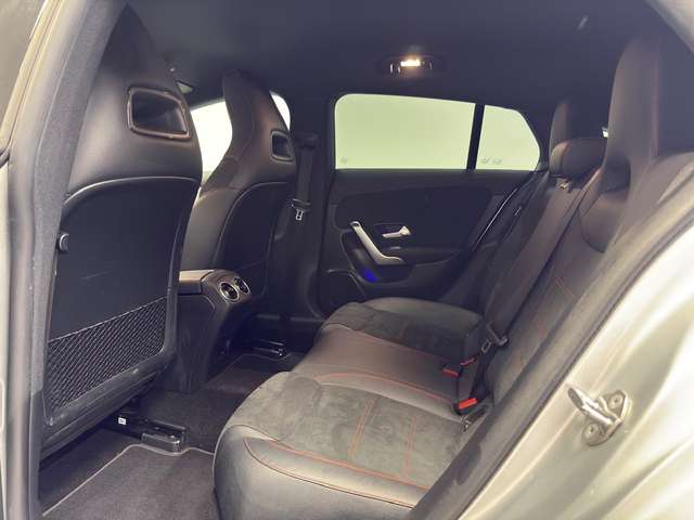 Mercedes-Benz CLA 180 — photo 15