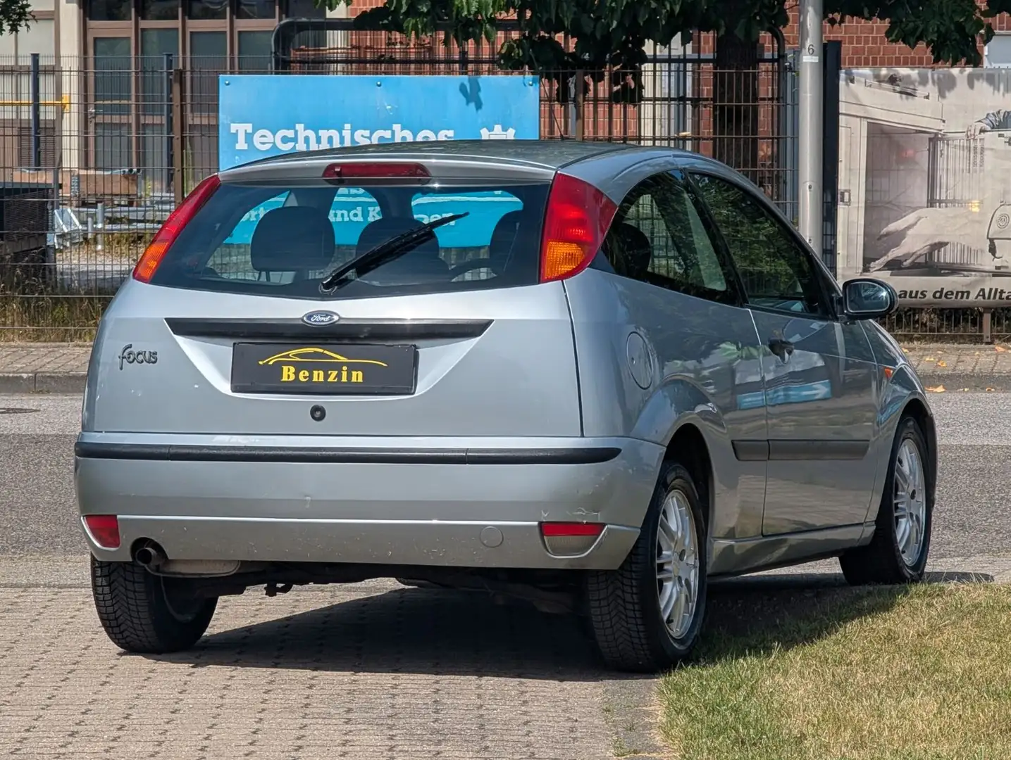 Ford Focus 1.6 Ambiente*KLIMA*ZV-FUNK*RADIO-CD !! Grau - 2