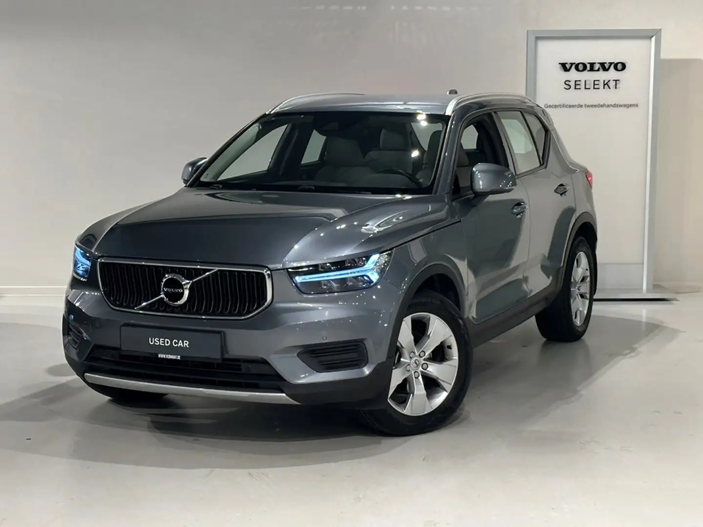 Volvo XC40 D3 Momentum Automaat + LEDER/TREKHAAK Grijs - 1