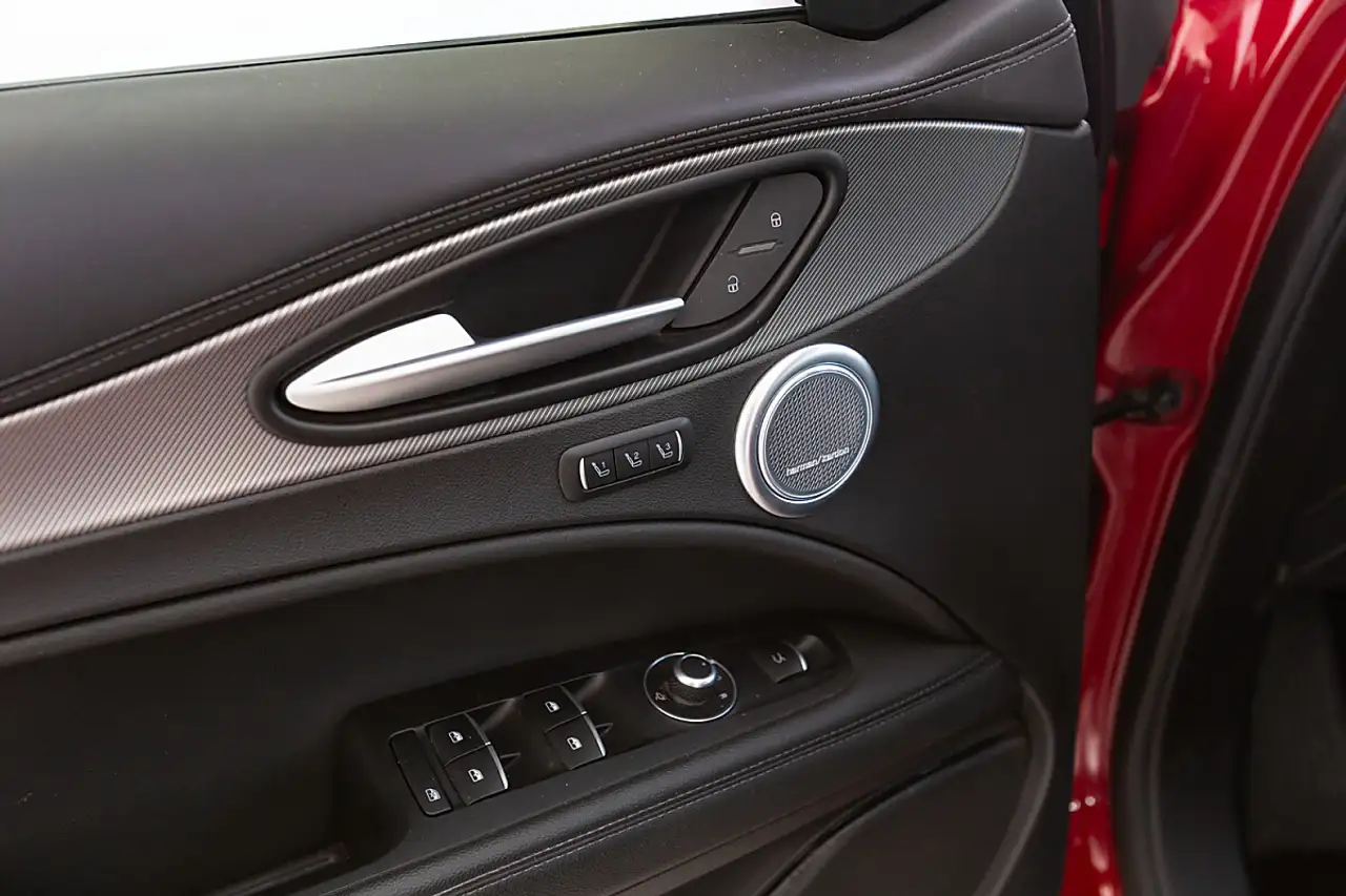 Alfa Romeo Stelvio 2024 — фото 12