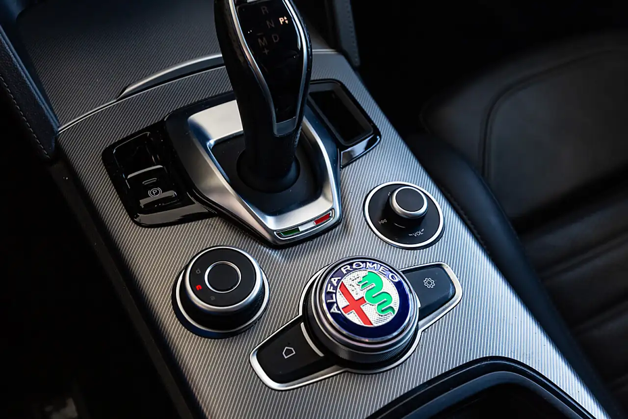 Alfa Romeo Stelvio 2024 — фото 10