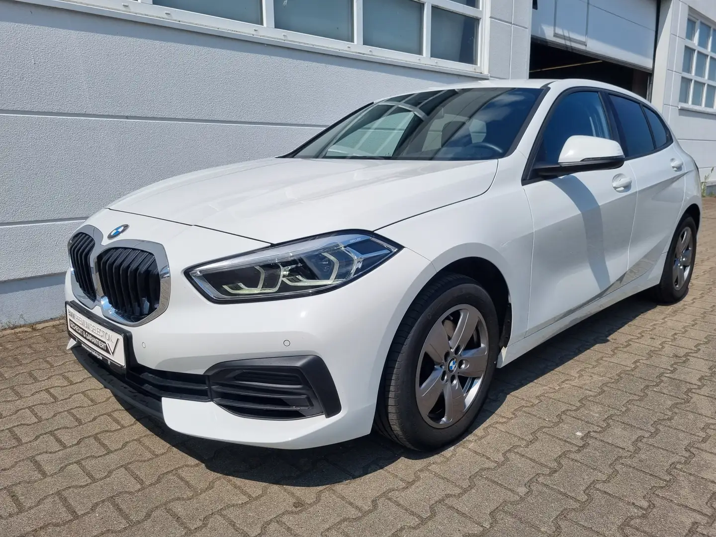 BMW 118 i Advantage LED Tempomat Klimaaut. Shz PDC Weiß - 1