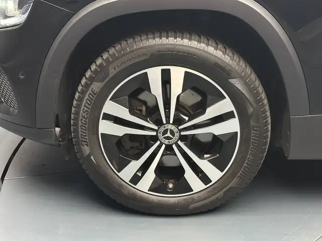 Mercedes-Benz GLB view 9