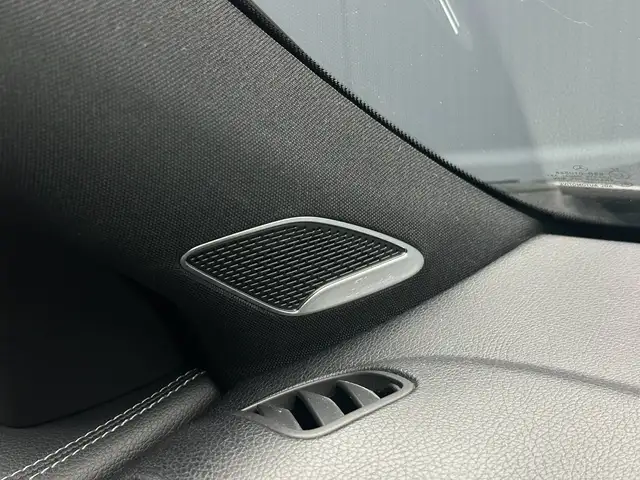 Mercedes-Benz GLB view 19