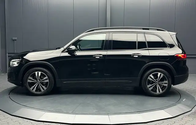Mercedes-Benz GLB view 2