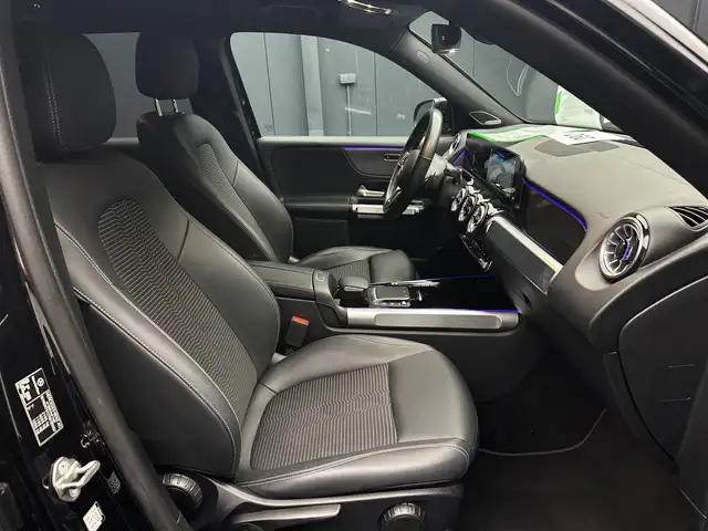 Mercedes-Benz GLB view 10