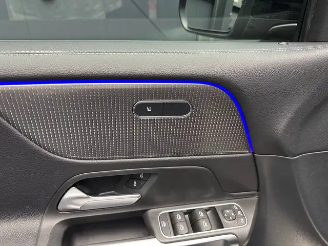 Mercedes-Benz GLB view 14