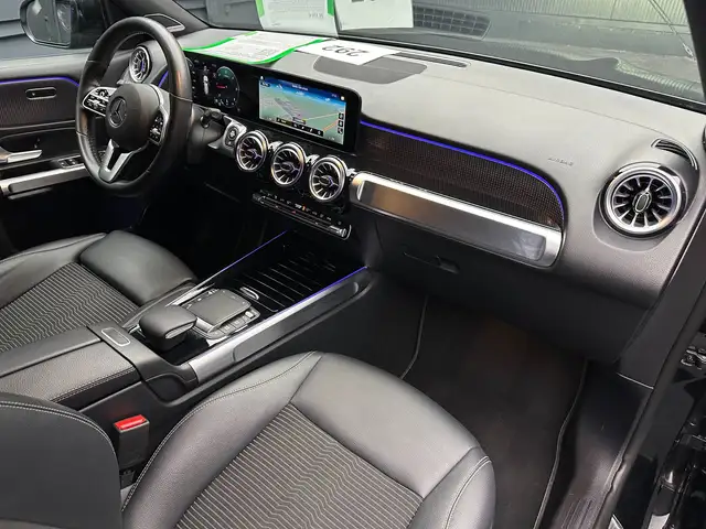 Mercedes-Benz GLB view 11