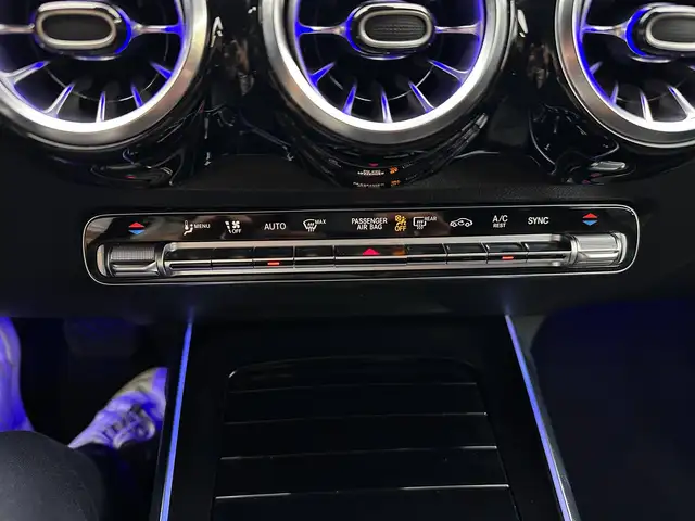 Mercedes-Benz GLB view 21