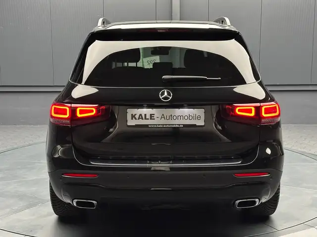 Mercedes-Benz GLB view 4