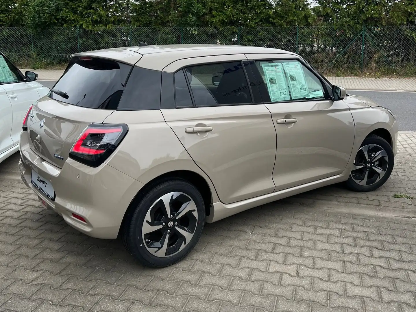 Suzuki Swift 1.2 Hybrid  Comfort+ Beige - 2