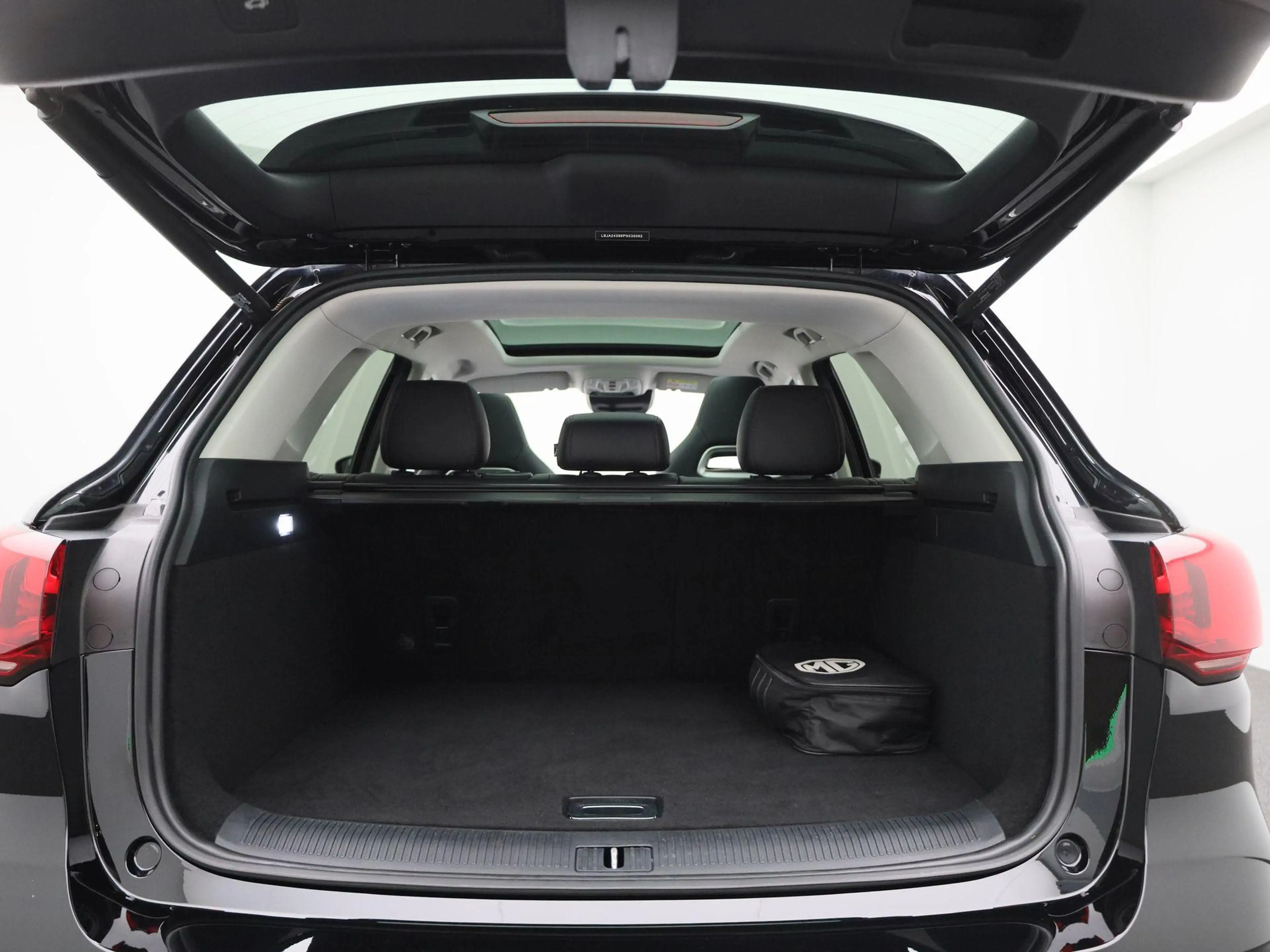 MG EHS 1.5 TGDI Luxury — photo 15