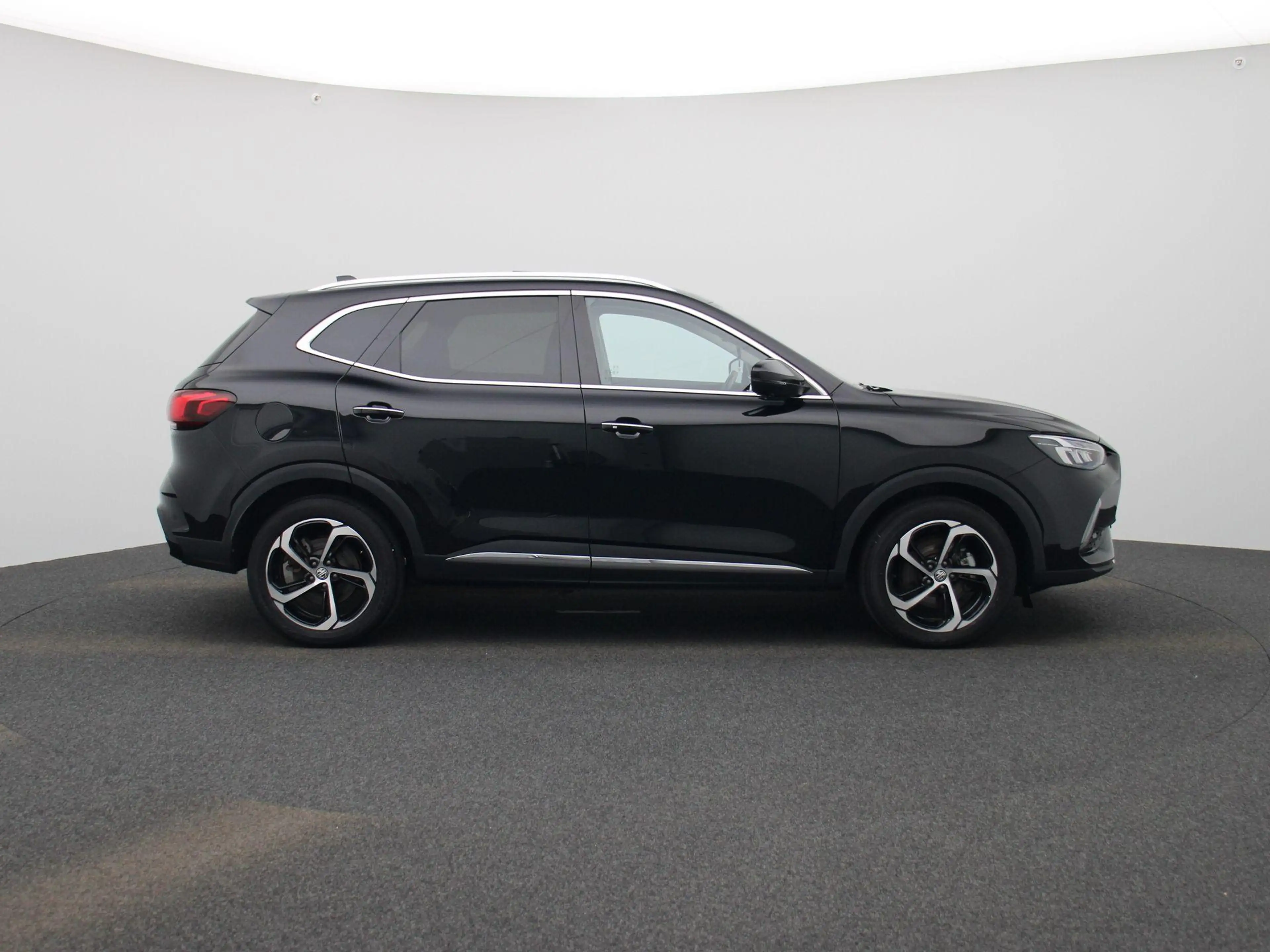 MG EHS 1.5 TGDI Luxury — photo 7