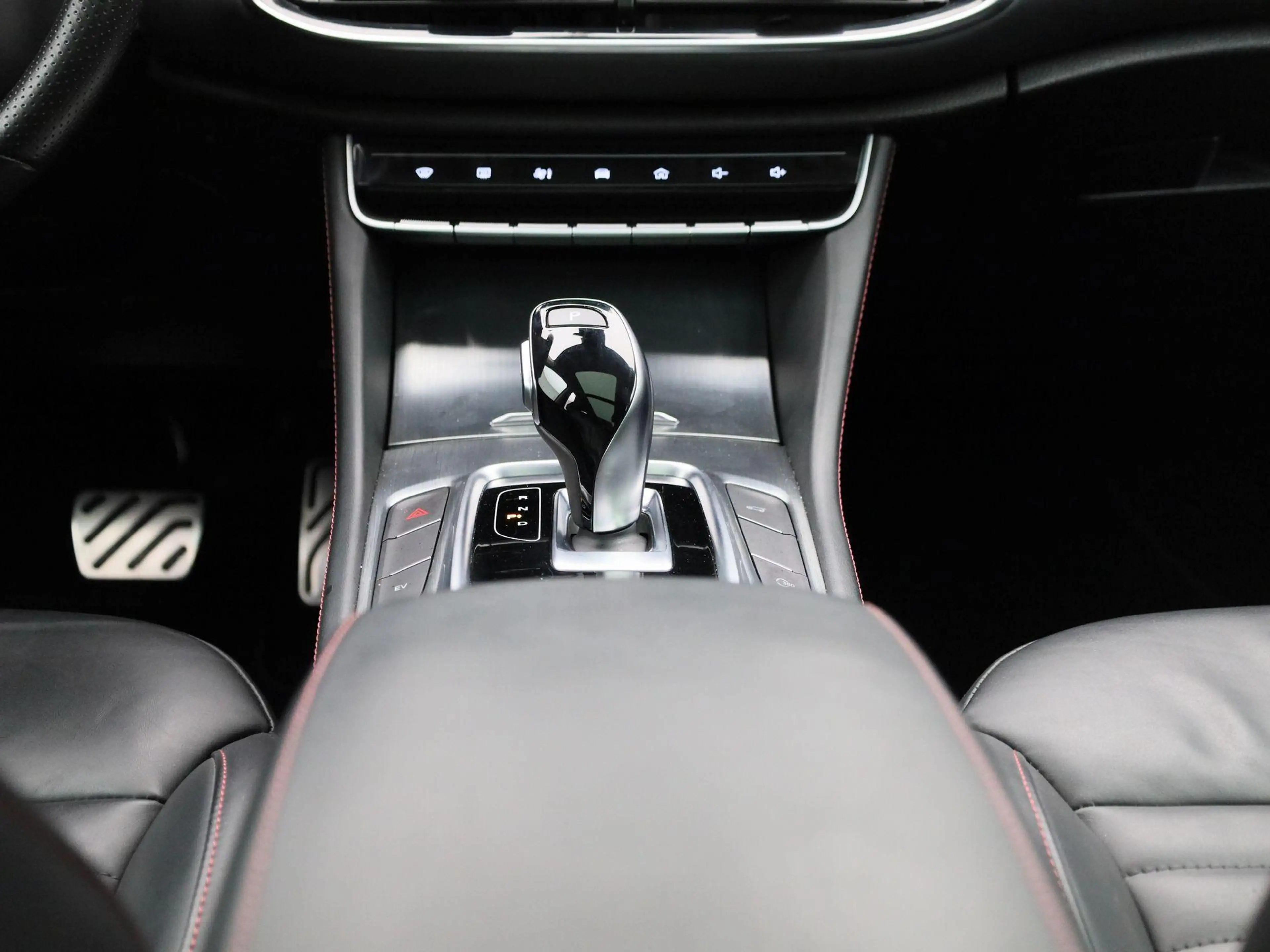 MG EHS 1.5 TGDI Luxury — photo 11