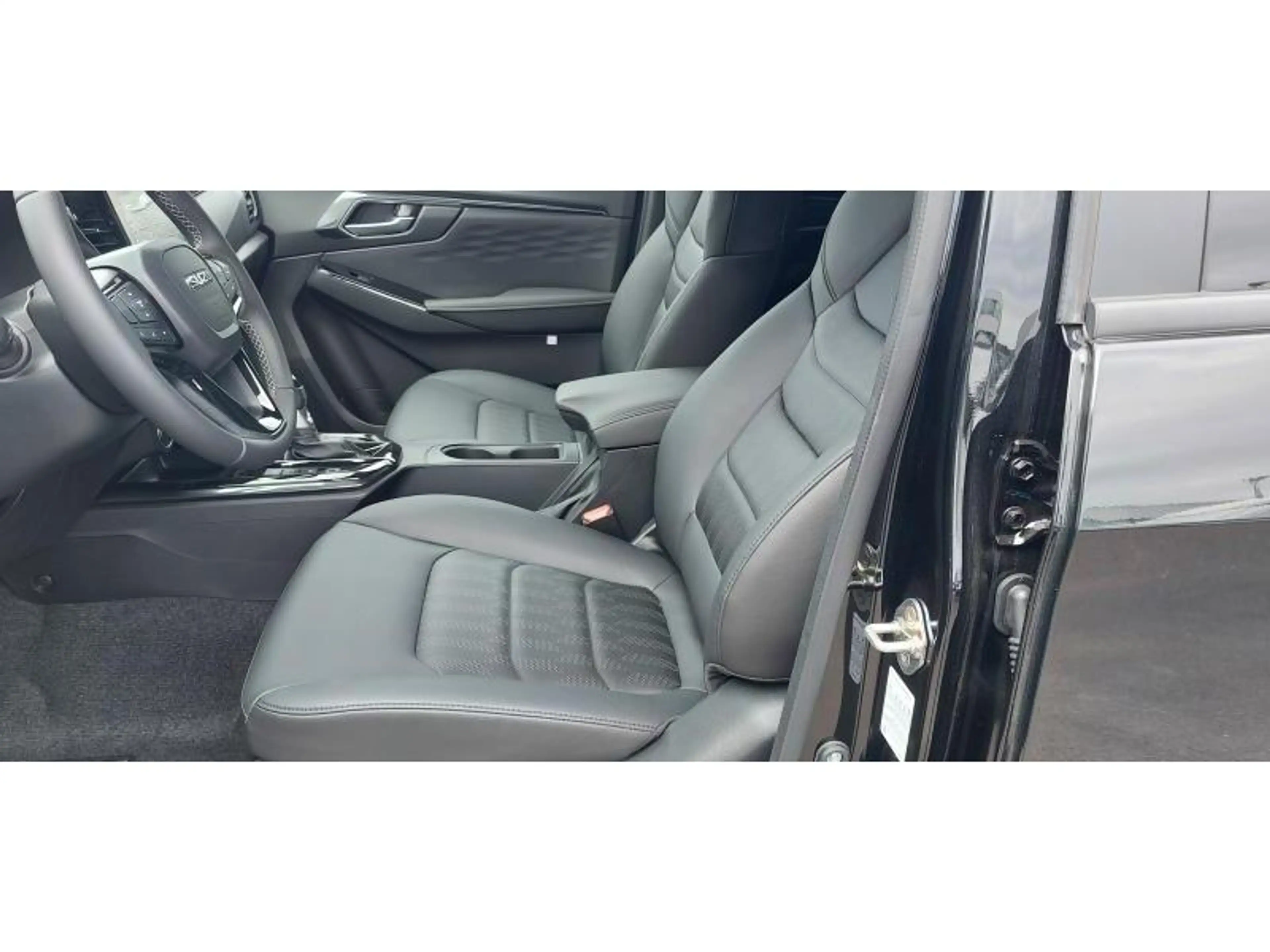 Isuzu D-Max V-CROSS 4X4 Leder, Carplay, Camera — photo 9