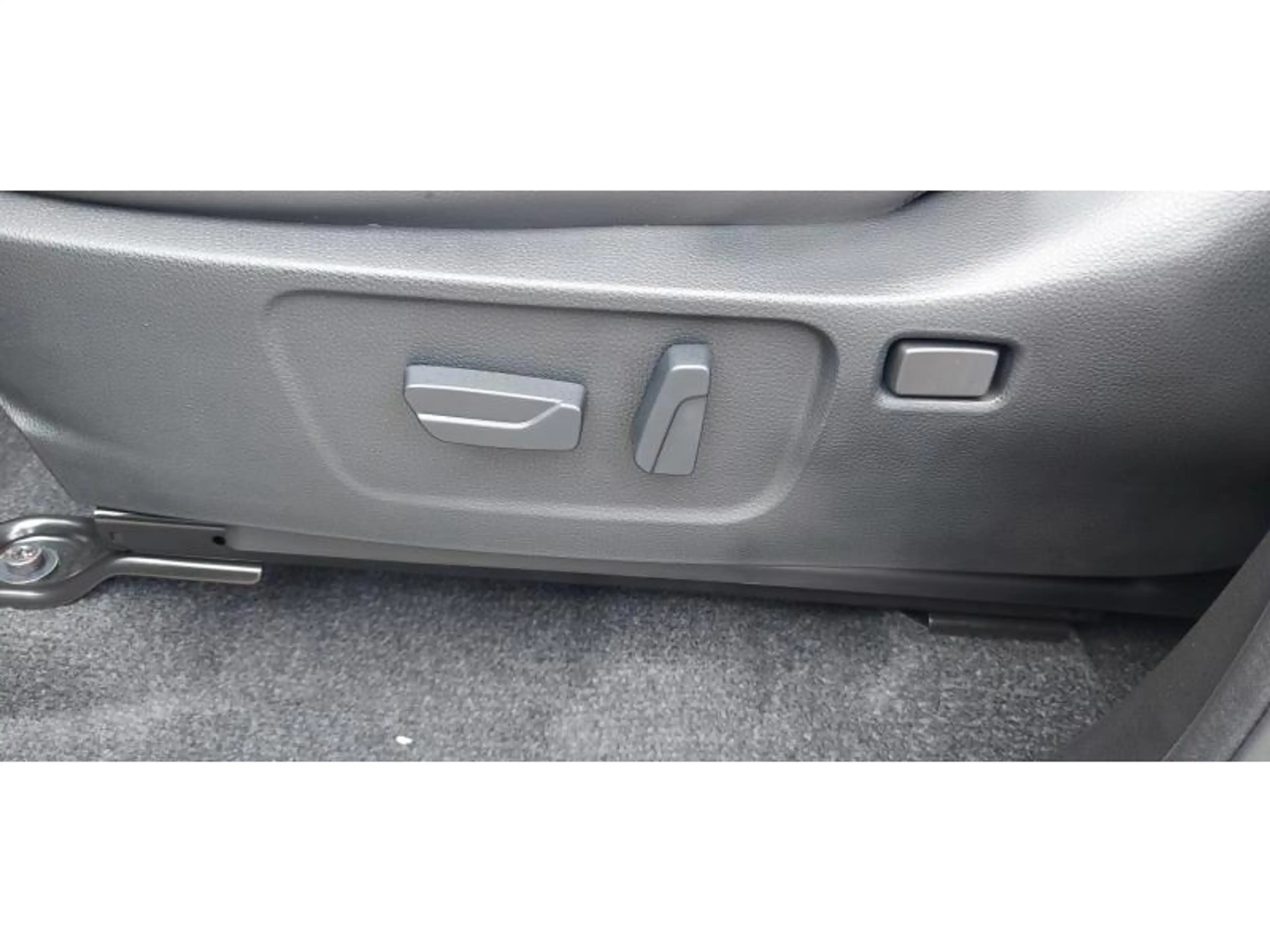 Isuzu D-Max V-CROSS 4X4 Leder, Carplay, Camera — photo 10