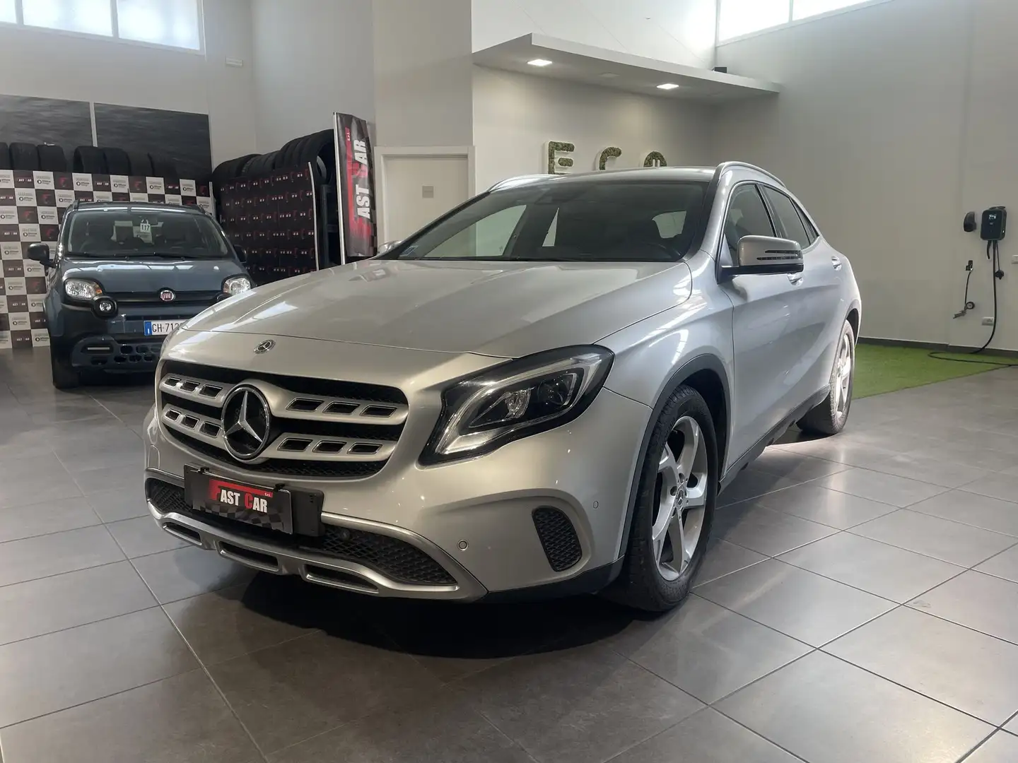 Mercedes-Benz GLA 200 200 d Automatic 4Matic Premium Gris - 1