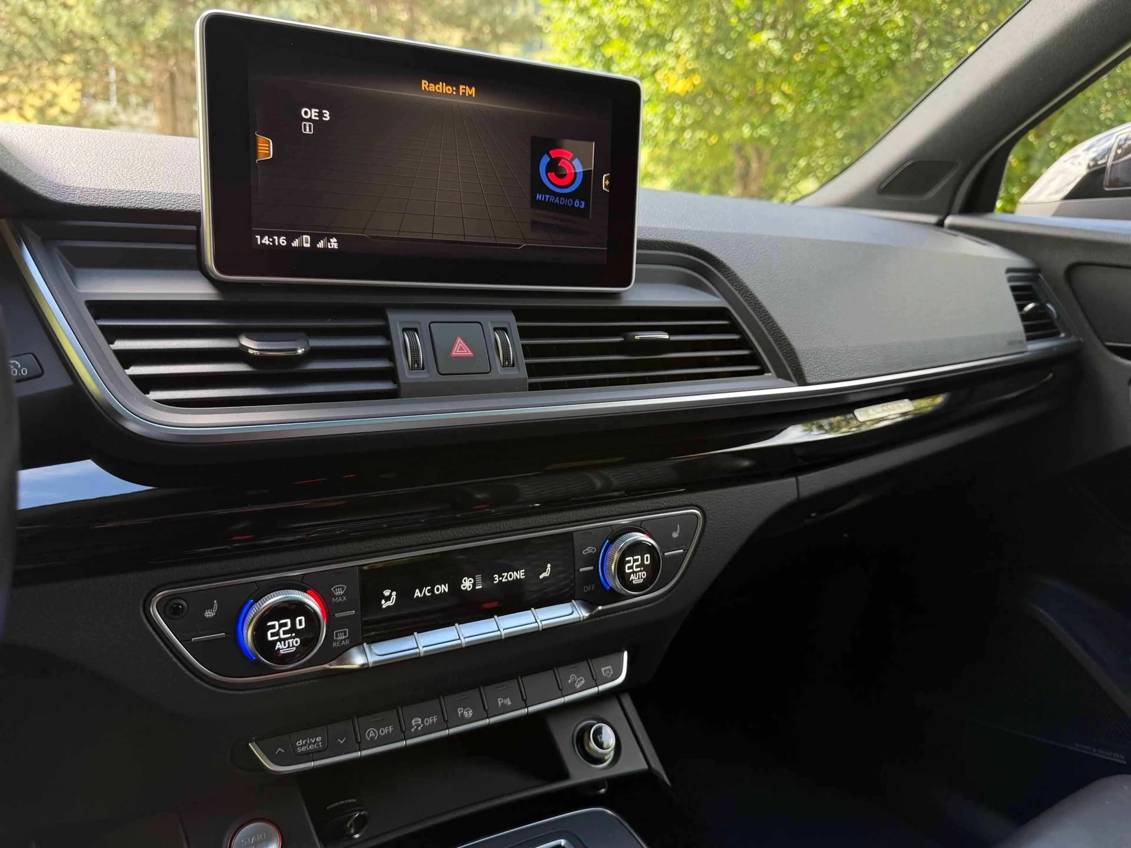 Audi SQ5 3.0 TFSI quattro — photo 10