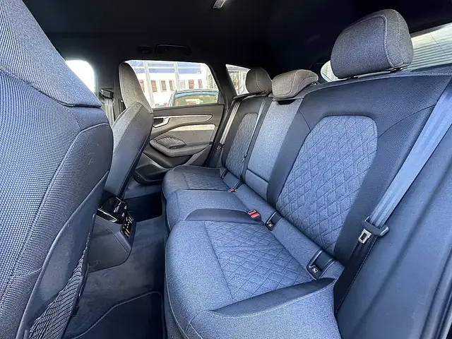 Audi A6 Avant 2,0 TDI Quattro S-Line / AHK / STHZ / Spo... Ansicht 18