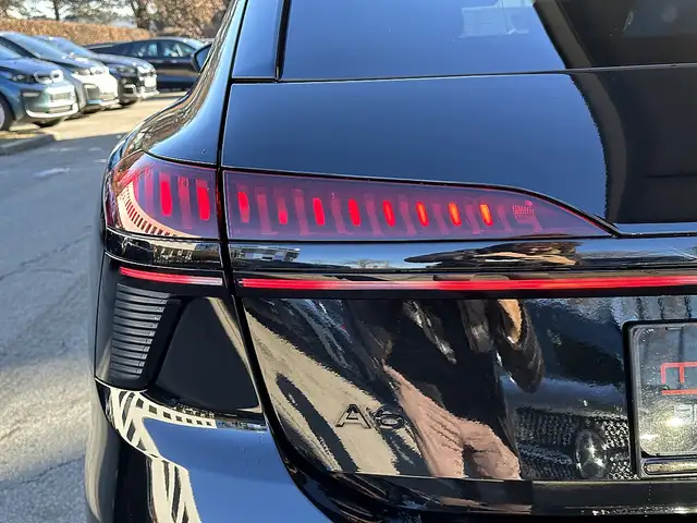 Audi A6 Avant 2,0 TDI Quattro S-Line / AHK / STHZ / Spo... Ansicht 11