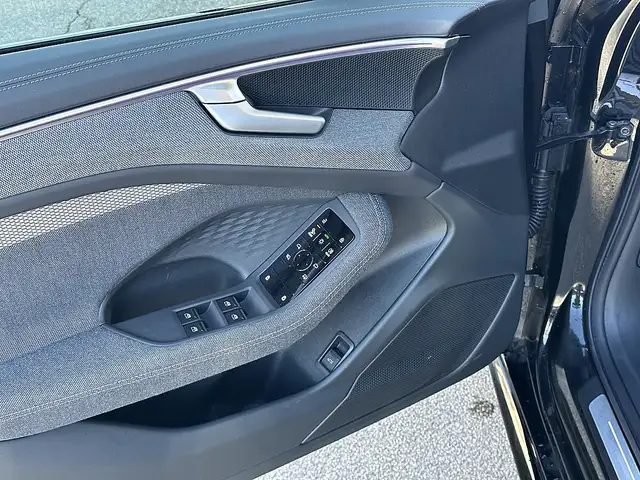 Audi A6 Avant 2,0 TDI Quattro S-Line / AHK / STHZ / Spo... Ansicht 31