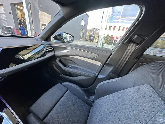 Audi A6 Avant 2,0 TDI Quattro S-Line / AHK / STHZ / Spo... Ansicht 39