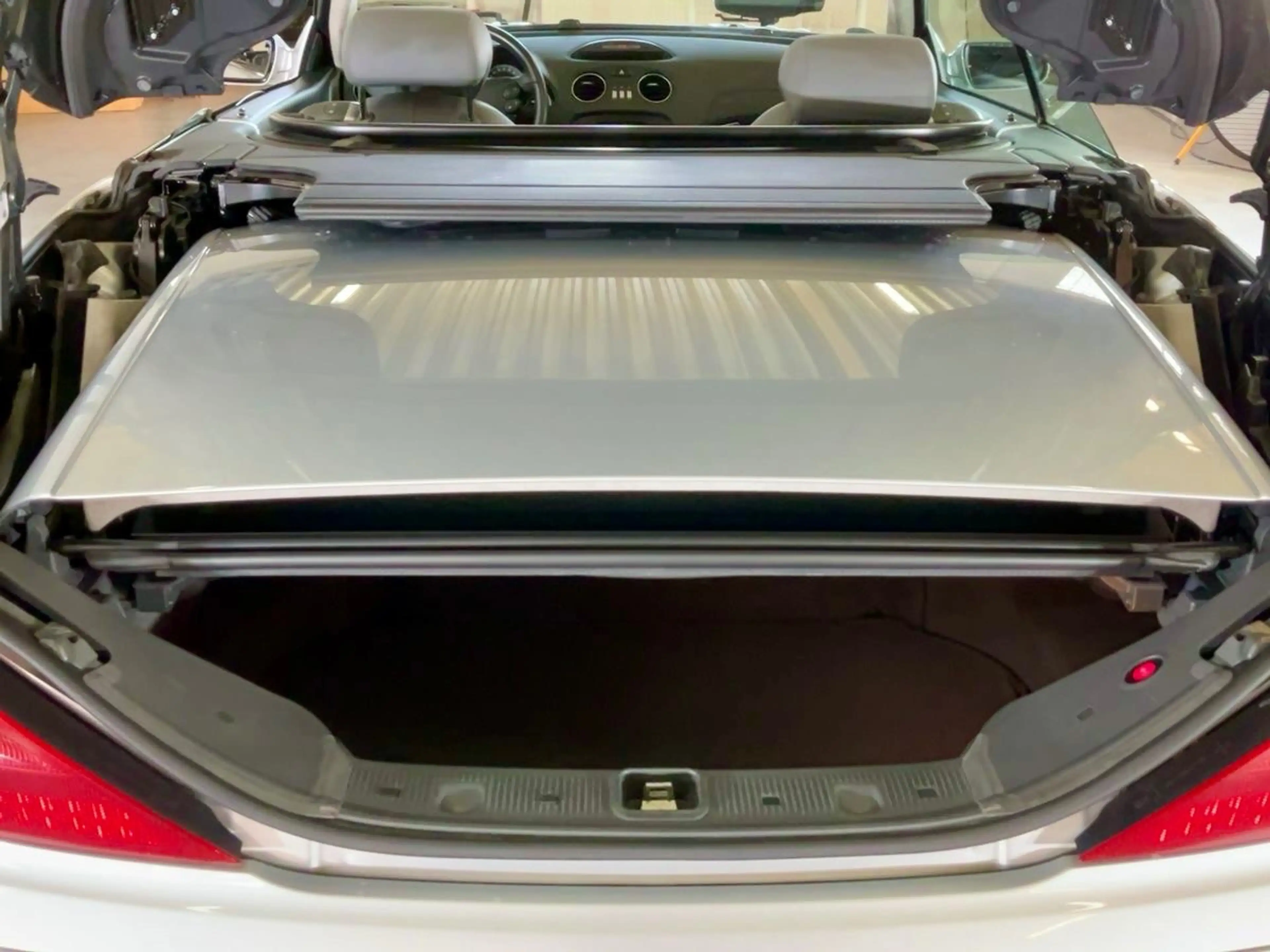 Mercedes-Benz SL 350 SL 350 XENON LEDER EXCLUSIV BOSE AMG PDC aus 2.Hand — photo 12