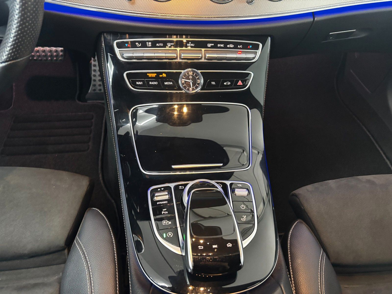 Mercedes-Benz E 220 d T-Modell 4Matic*AMG-Paket*Distronic*LED — photo 17