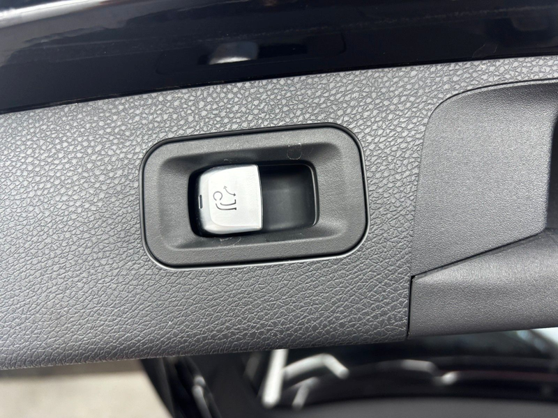 Mercedes-Benz E 220 d T-Modell 4Matic*AMG-Paket*Distronic*LED — photo 19