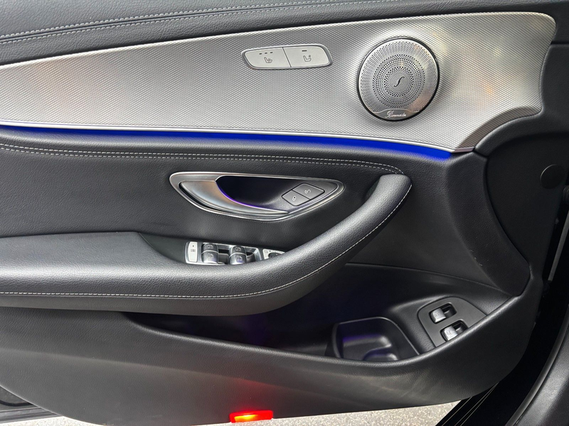 Mercedes-Benz E 220 d T-Modell 4Matic*AMG-Paket*Distronic*LED — photo 23