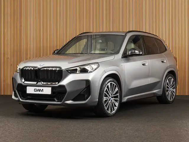 BMW iX1 xDrive30 Launch Edition 67 kWh MSPORT-PANO-H&K-HUD