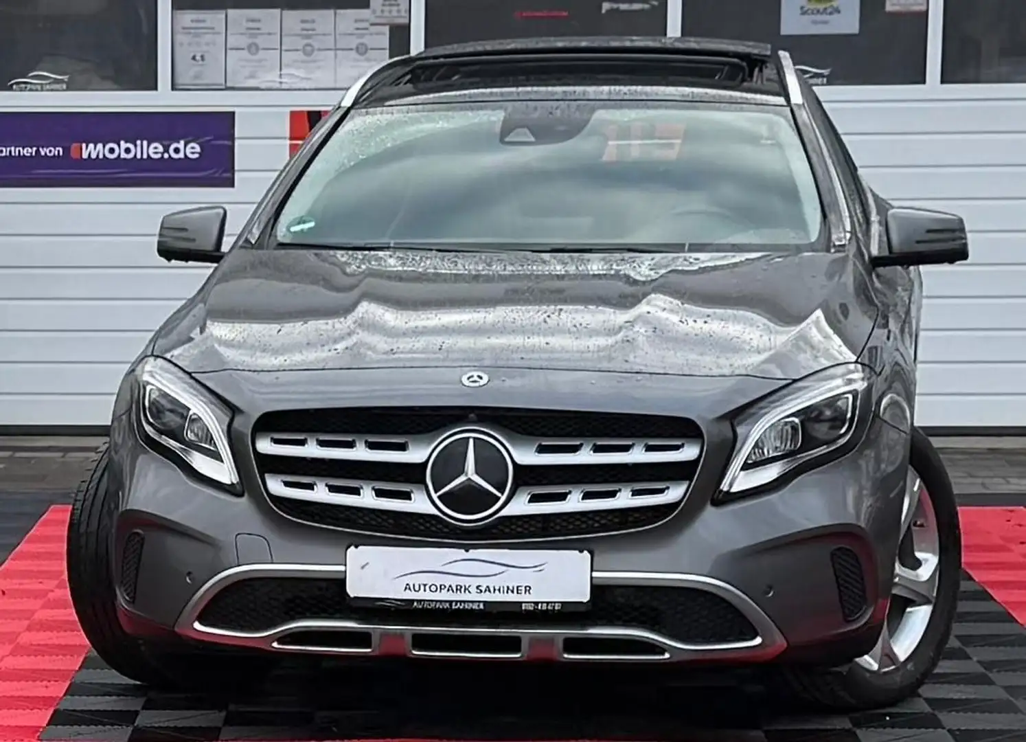 Mercedes-Benz GLA 220 d 4MATC*PANO*ACC*STANDHEIZUNG Grau - 1
