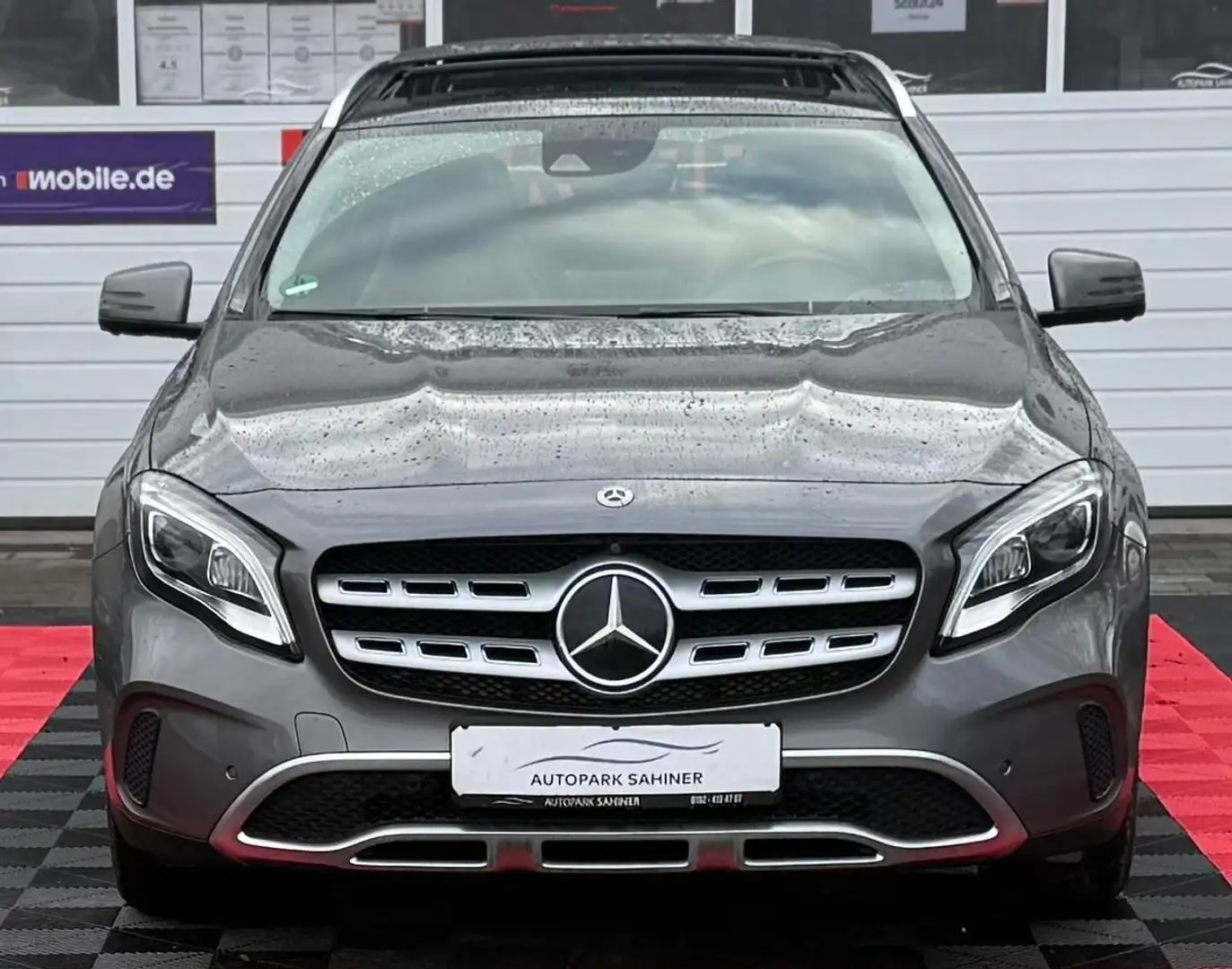 Mercedes-Benz GLA 220 d 4MATC*PANO*ACC*STANDHEIZUNG Grau - 2